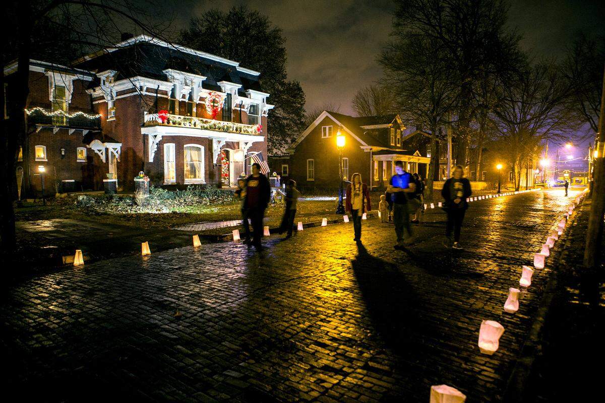 The Old Belleville Historical Luminary Walk will take place at Abend and Garfield streets in historic Belleville on Saturday evening, Dec. 7.. Visitors can enjoy house tours, refreshments, strolling carolers, and over 1,000 luminaries.