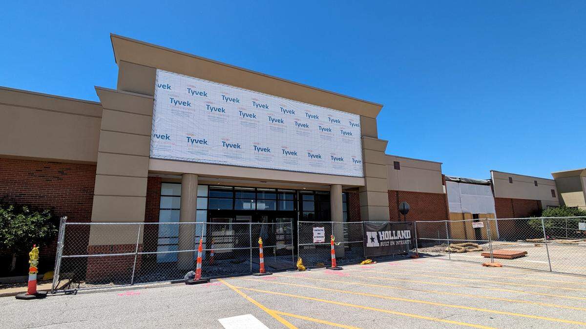 Burlington and Golf Galaxy, 6611 N. Illinois St., Fairview Heights