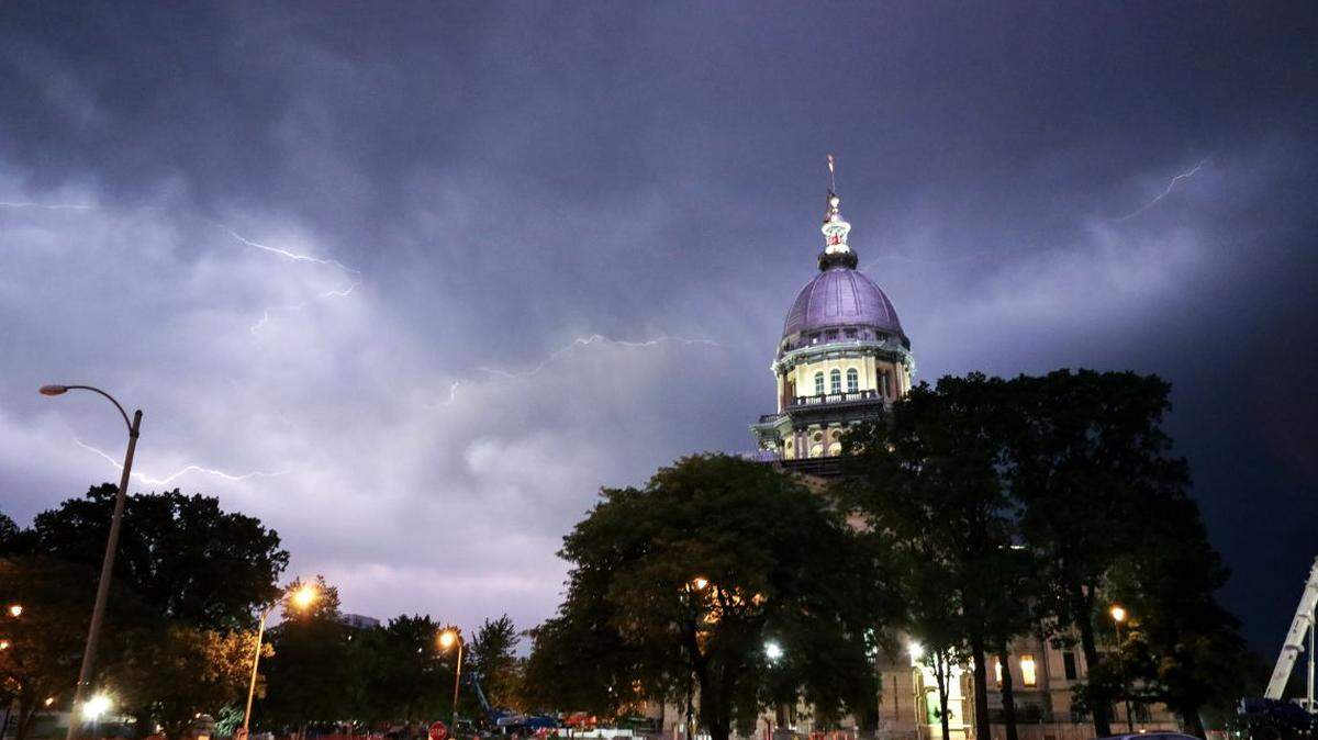 The Illinois state government is hiring for office jobs, conservation work and more in the metro-east.