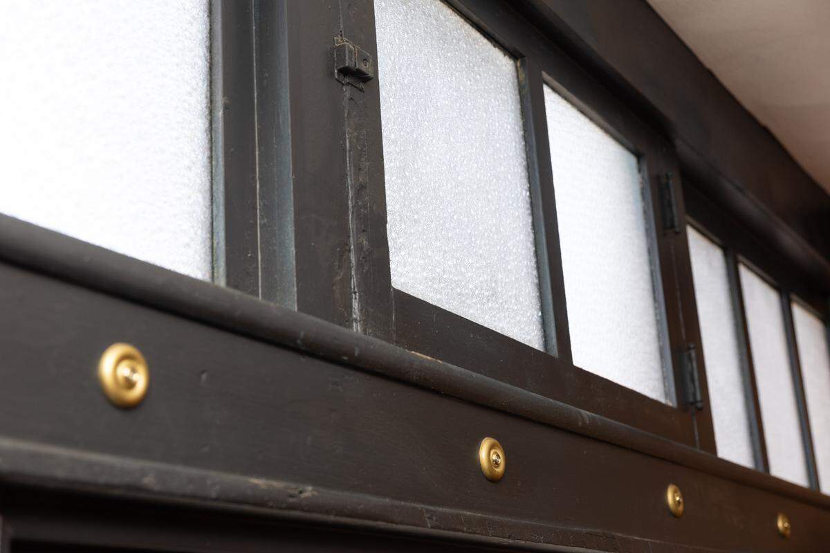 Owners of Charlie’s Place in Belleville lightened up the bar and restaurant by exposing vintage Florentine-snowflake glass windows that had been covered with plywood on the storefront.