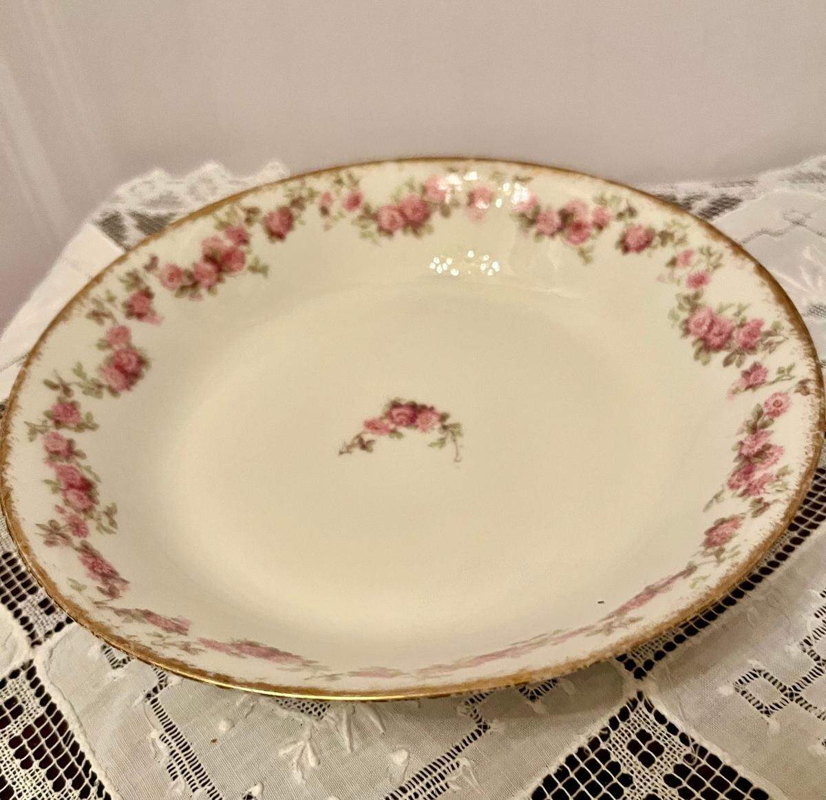 An unrimmed china soup or cereal bowl. It is 7-1/4” in diameter and 1-1/4” deep, which is considered shallow.&nbsp;