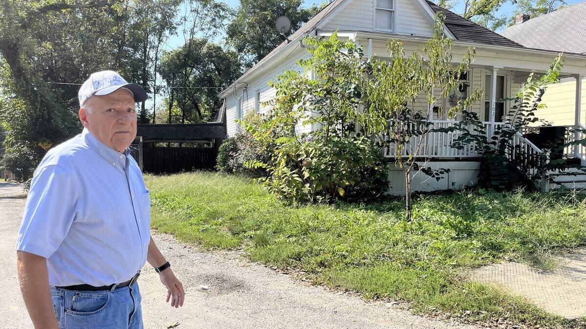 Alderman Raffi Ovian often patrols the streets of Belleville’s Ward 4, looking for ordinance violations, such as tall grass and weeds, in an effort to keep neighborhoods from deteriorating.