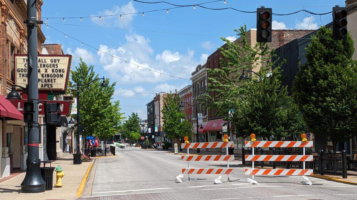 Barricades on East Main and High streets in downtown Belleville