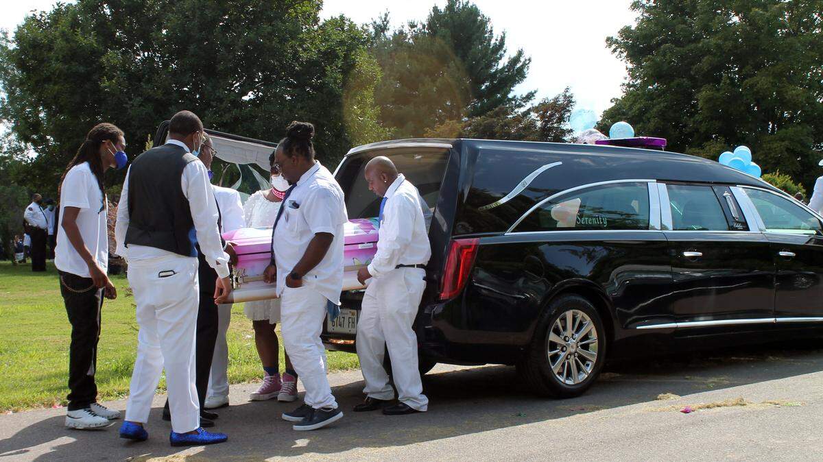 Pallbearers remove 2-year-old Loy’el Dunigan’s coffin from a hearse for graveside services that took place Aug. 21, 2021 at Sunset Gardens of Memory Cemetery Millstadt. Loy’el was one of five children, all siblings, who died in an Aug. 6, 2021, fire at their East St. Louis home. She was the youngest.