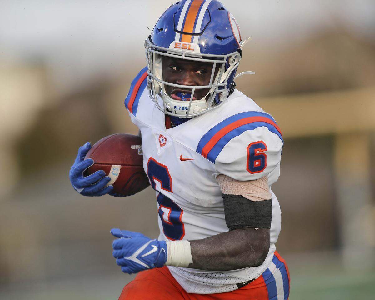 East St. Louis running back TaRyan Martin carries the ball for a touchdown during the IHSA Class 6A semifinals against Lemont. Martin’s 349 yards rushing and three touchdowns helped the Flyers defeat Lemont 32-29 and advance to the state championship game against Crystal Lake Prairie Ridge.