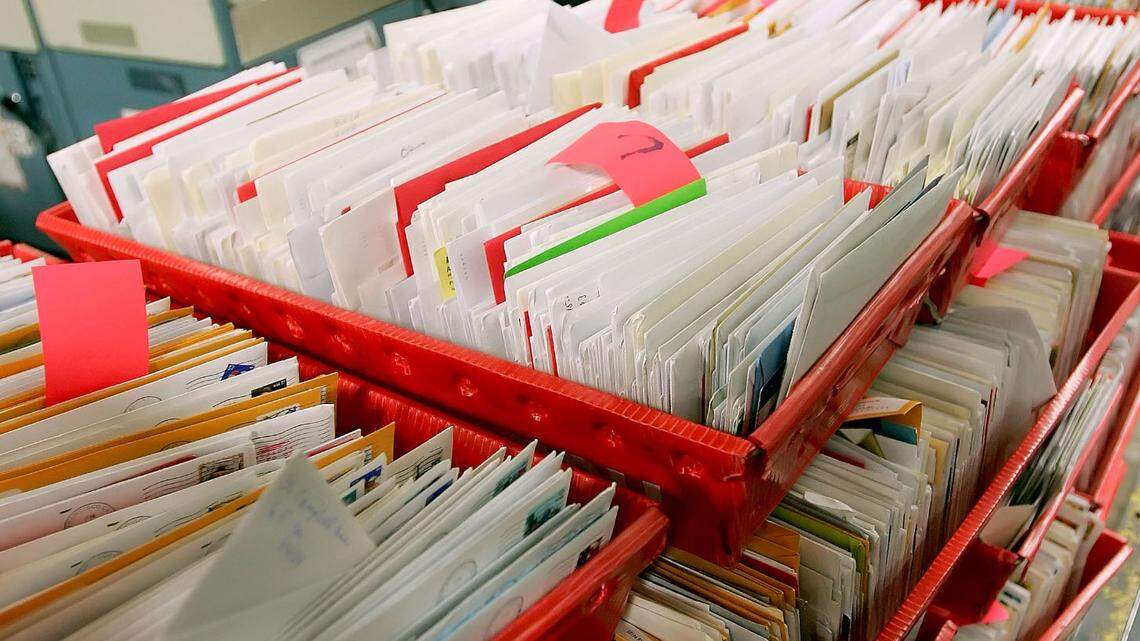 A former United States Postal Service substitute sales and distribution clerk was sentenced after stealing from greeting cards at Illinois post offices, federal officials say.