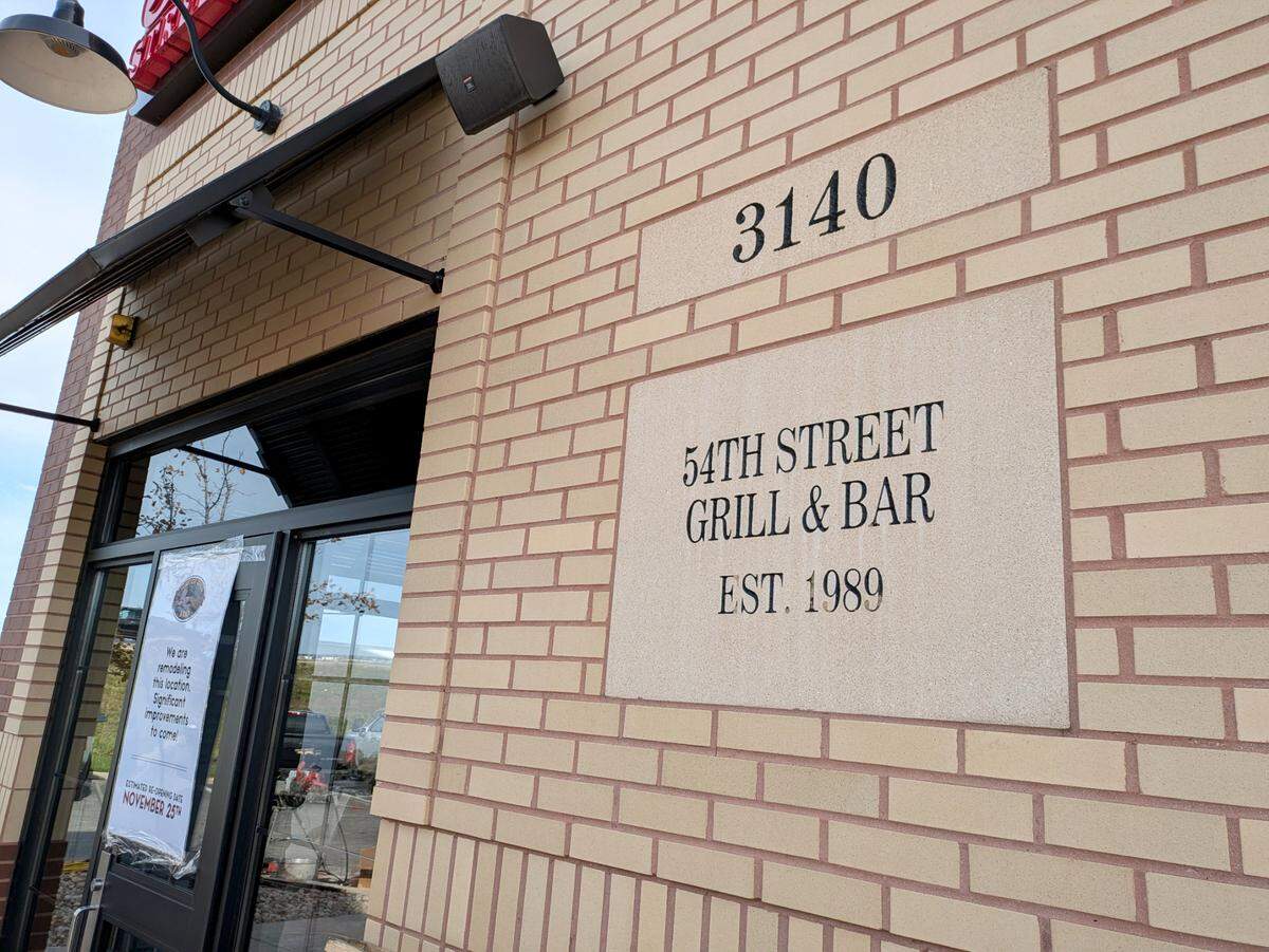 Building detail at 54th Street Grill & Bar in Shiloh