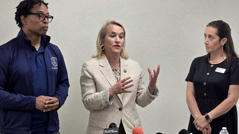 Immigrants held by ICE are neglected at jail, southern Illinois lawmaker says