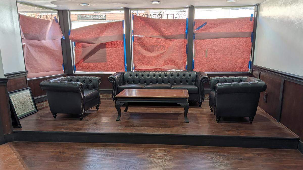 A lounge seating area will be available at the front of the dining area at The Roundabout Bar & Grill.
