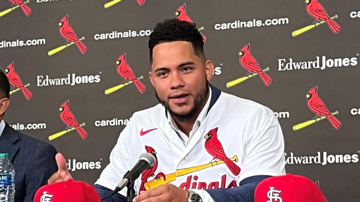 Willson Contreras, who the Cardinals signed as a free agent to replace Yadier Molina as their everyday catcher, addressed St. Louis media for the first time Friday at Busch Stadium.