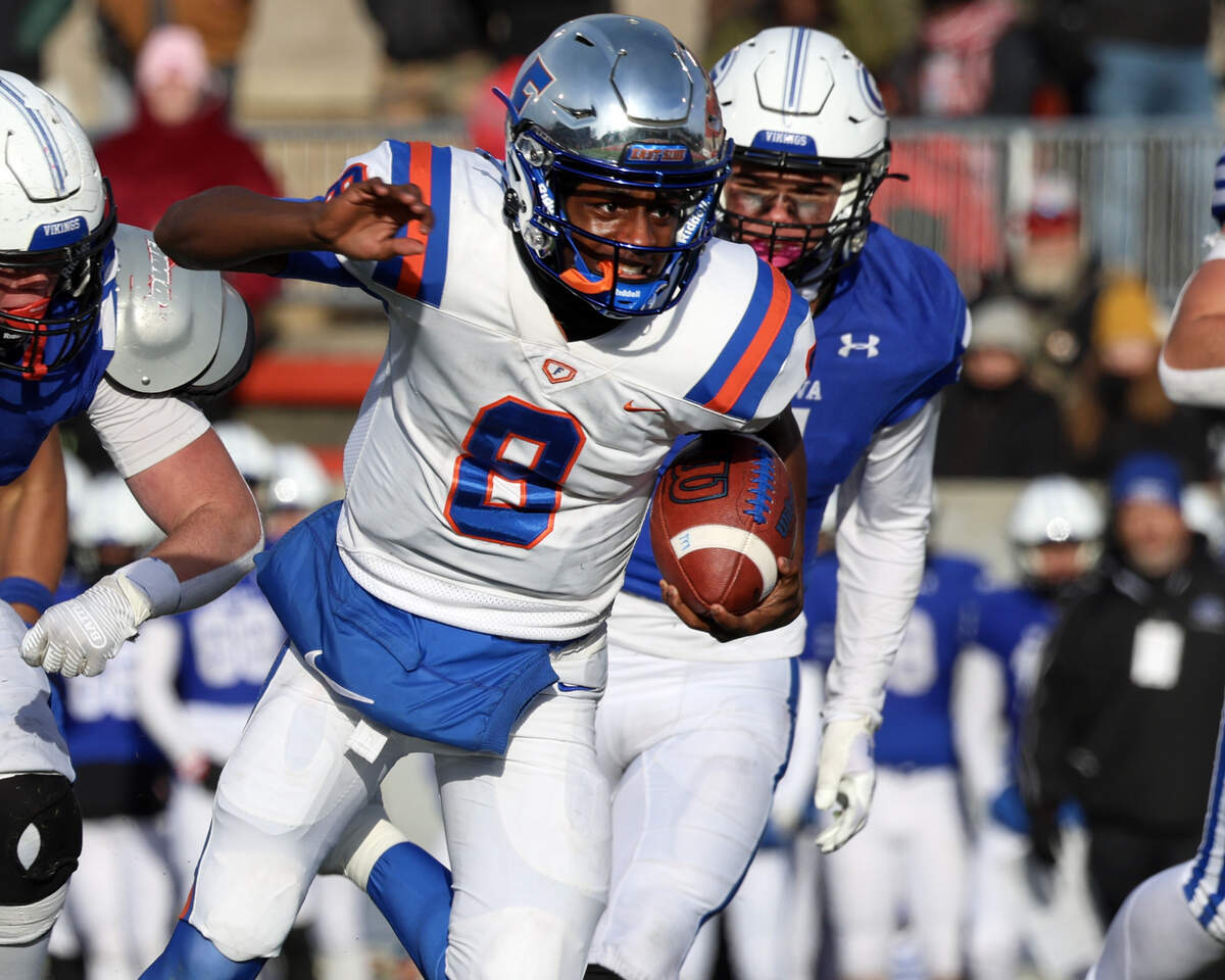 Kendrick Lyons (8) carries the ball during the Illinois Class 6A championship game against Geneva at Hancock Stadium on the campus of the Illinois State University.
