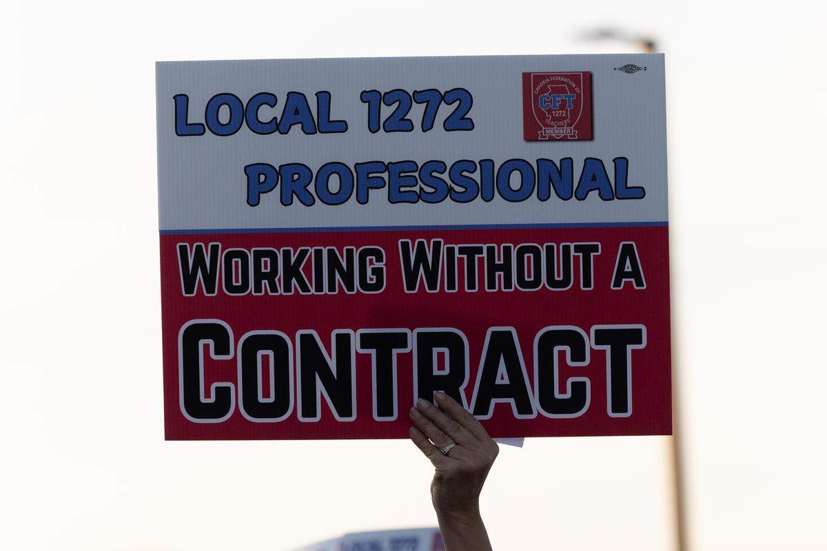 A sign that shows the grievances Cahokia Federation of Teachers Local 1272 has with the Cahokia school district, where teachers and other professionals are working without a contract.