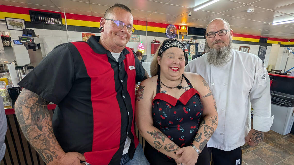 A 1950s-themed diner brings nostalgia to Belleville through meals and music