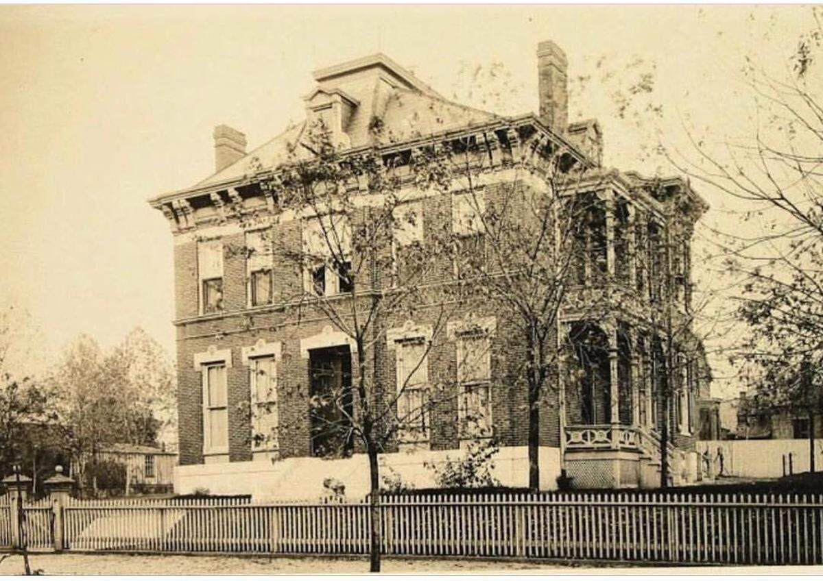 A photo of the Haniszewskis’ home taken around 1910, about 30 years after it was built.