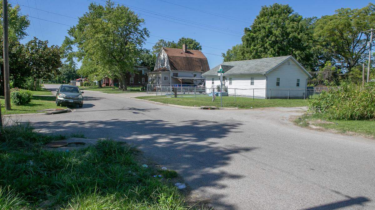 Troy Williams was shot around 4 a.m. at Washington Avenue and 84th Street in East St. Louis. He was pronounced dead at the scene at 4:50 a.m., according to St. Clair County Coroner Calvin Dye Sr.