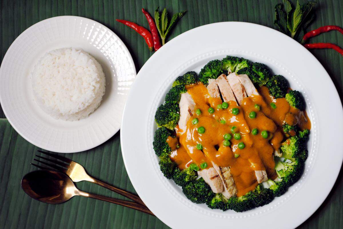 Rama Chicken and a side of white rice
