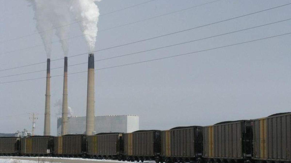 Illinois regulators risk costing the state federal highway dollars if they can’t enforce emissions standards on heavy industry as defined by the Clean Air Act.