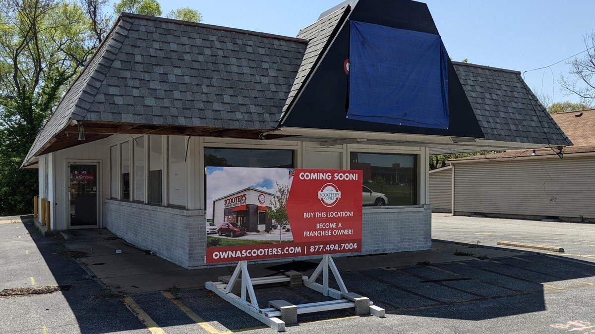 The former Jefferson’s Restaurant at 1300 W. Main St. in Mascoutah will be demolished to make way for a new Scooter’s Coffee.