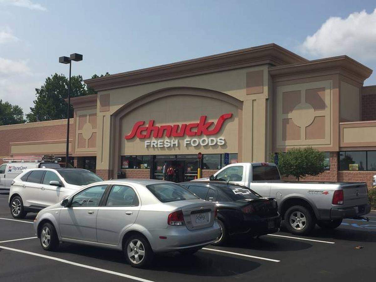 The indoor mask mandate for the state of Illinois ends Monday, Feb. 28., for grocery stores such as Schnucks.