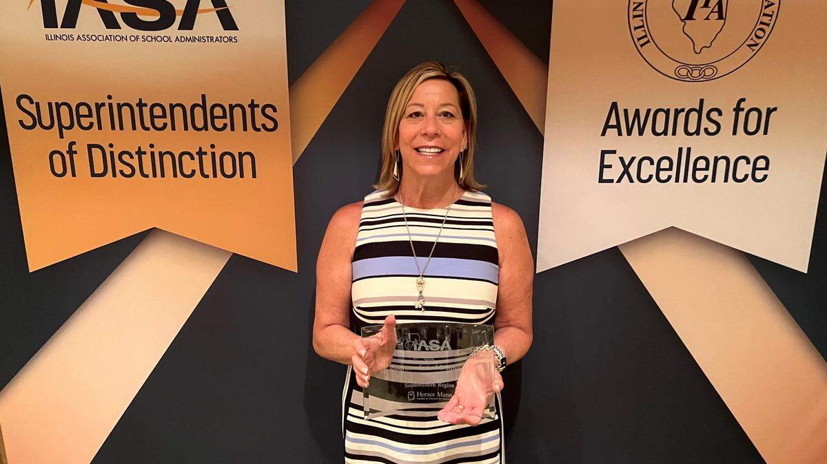 O’Fallon High School Superintendent Darcy Benway is recognized as the 2022 Superintendent of Distinction by her colleagues in the Southwestern Region of the Illinois Association of School Administrators.