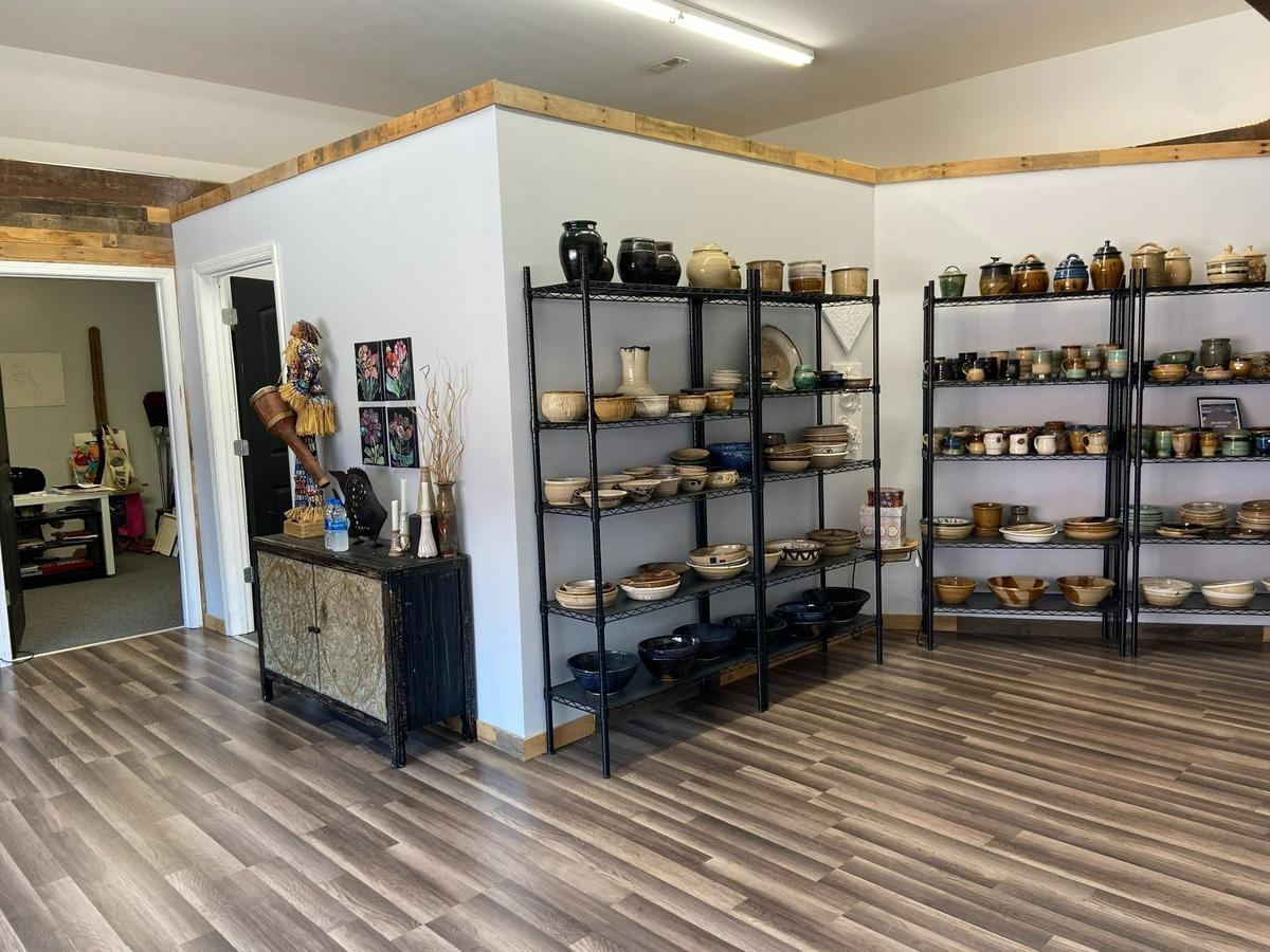 Art Gecko Studio has expanded to larger quarters, with an art gallery featuring work by other artists. Art Gecko is now located at 203 E. First Street, across from O’Fallon Station.