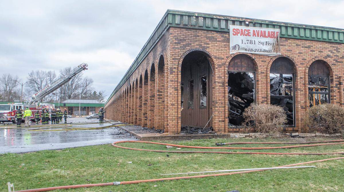 A fire caused extensive damage to one of the buildings in the Arcades Center at 6400 West Main in Belleville, Illinois. Firefighters were able to contain the fire to approximately 6 of the units, less than half of the units in that building, before it could spread to more.