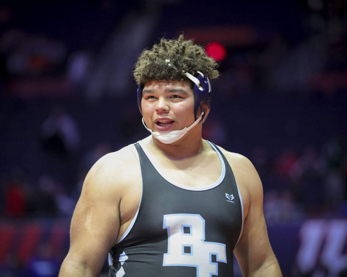 Belleville East’s Jonathan Rulo defeats Elgin’s Adam Lambaz in their semifinal match at the 2023 IHSA Individual Wrestling State Finals on Friday. The freshman will wrestle in the championship match Saturday night.