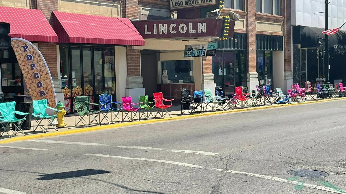 The annual Ainad Shriner’s Parade starts at 7:30 p.m. Friday in downtown Belleville. But keeping with community tradition, people aren’t waiting to preserve their seats as hundreds of chairs are already lined up along Main Street.