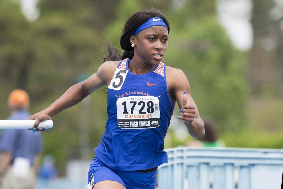 East St. Louis’ Jariah Turner competes in the class 2A 4x400-meter relay preliminary race at the IHSA Track and Field State Finals on Friday.  [Photo: Chris Johns/PhotoNews Media]