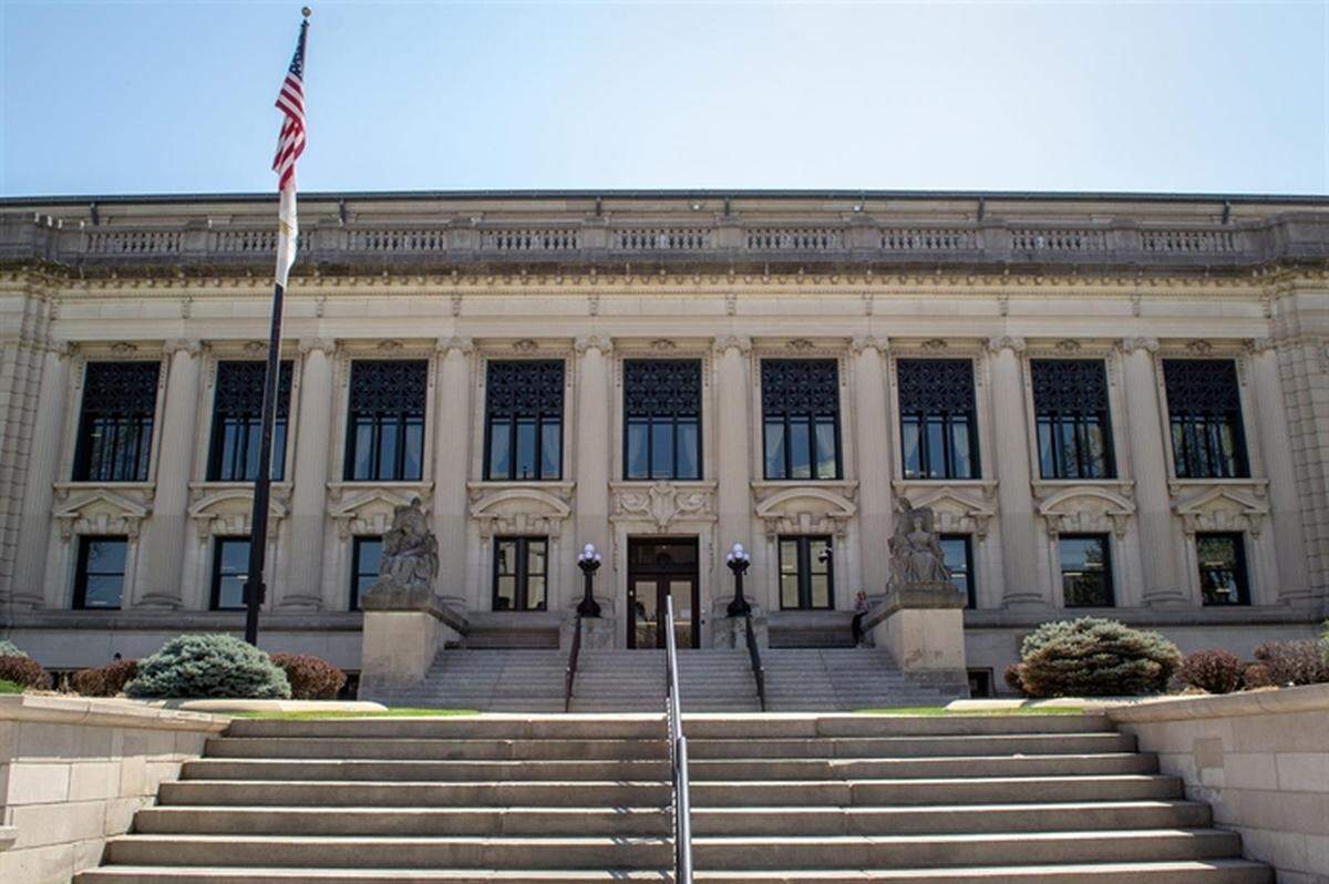 The Illinois Supreme Court ruled Thursday elected public officials and their campaign committees may, in limited circumstances, use campaign funds to pay criminal defense attorney fees.