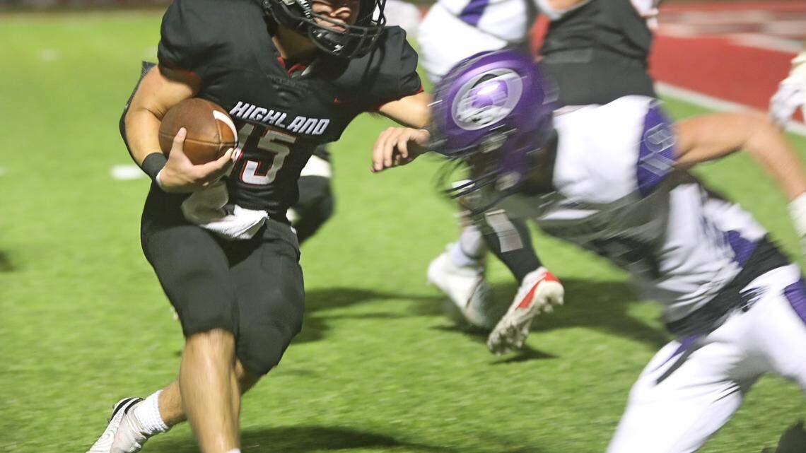 With decisive win over Central, Highland sophomore QB shows varsity stage is not too big