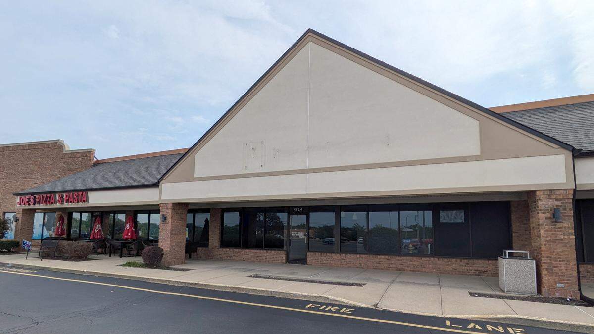 Joe’s Pizza & Pasta owners Abby and Dustin Thompson will expand the restaurant into the adjoining space, which once housed H&R Block.