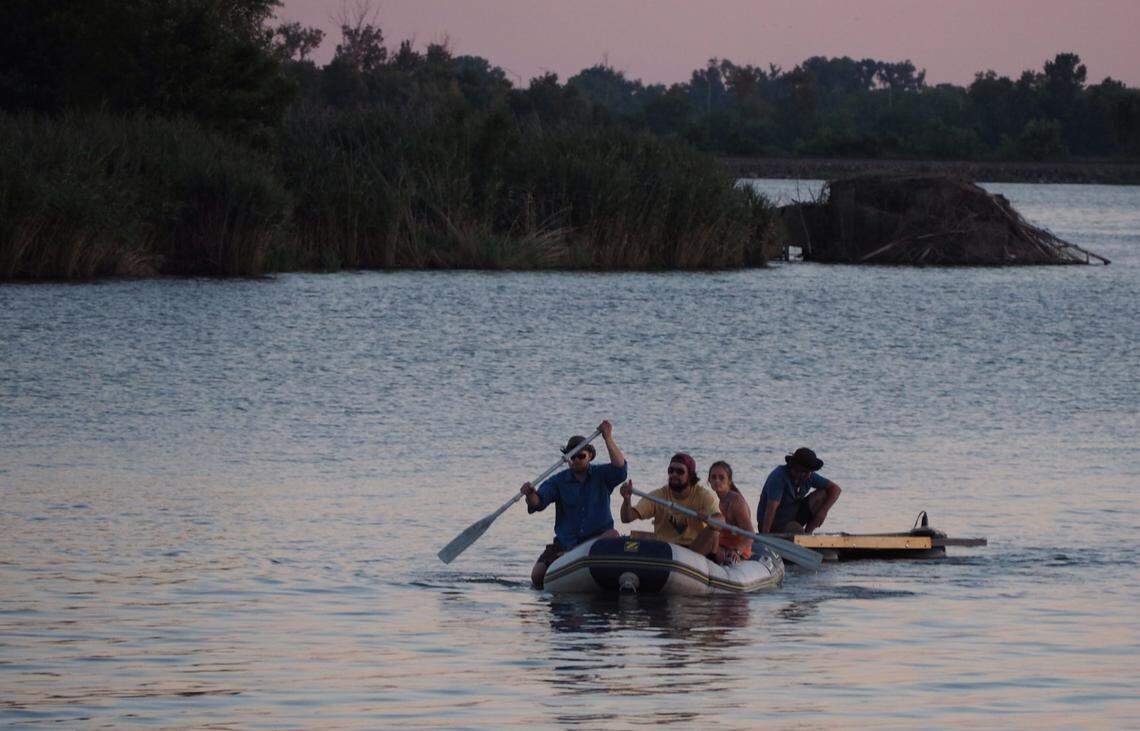 Students from University of California, Berkeley and Indiana State University paddle to shore after collecting samples from the ground under Horseshoe Lake in 2016.
