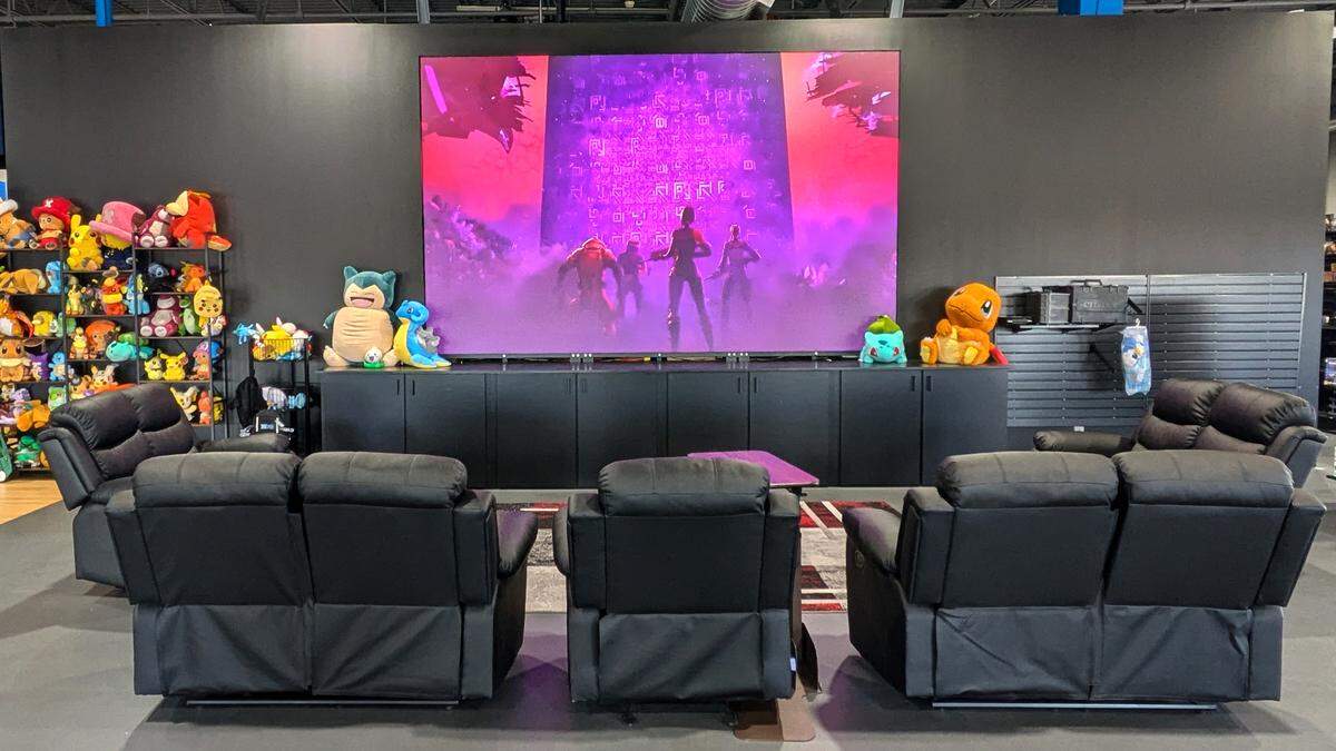 View streamed games in progress in the lounge area at IGC.