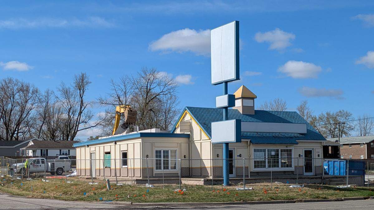 A demolition project at 218 Lincoln Highway in Fairview Heights started the week of March 17, 2025.