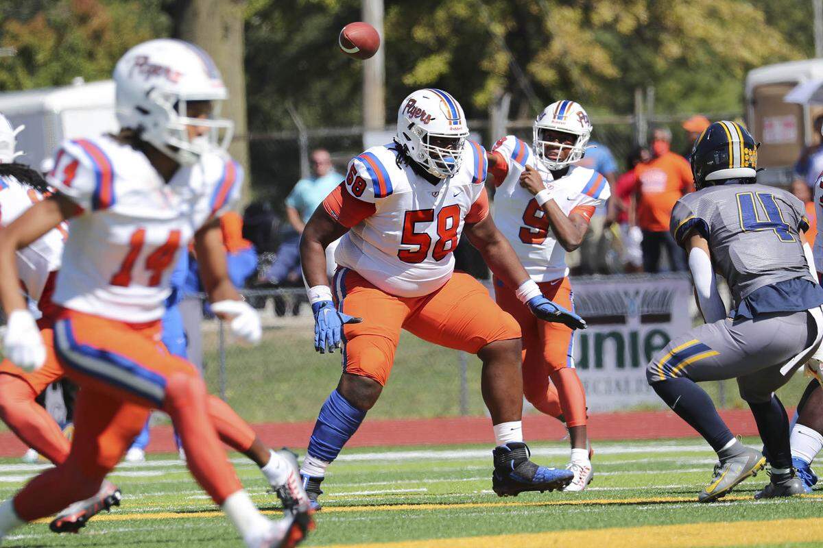September 24, 2022 - O’Fallon, IL - East St. Louis Miles McVay (committed to Alabama) offers pass protection for quarterback Robert Battle during the East St. Louis vs OÕFallon conference game Saturday in OÕFallon. The Flyers ultimately posted a 60 to 21win. [Photo: Chris Johns]
