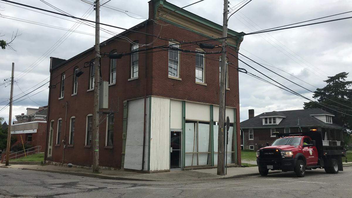 The city of Belleville is accepting proposals for an 1887 building and vacant lot at 123-127 Mascoutah Ave. Developers must be willing to renovate, repurpose and return it to property tax rolls.