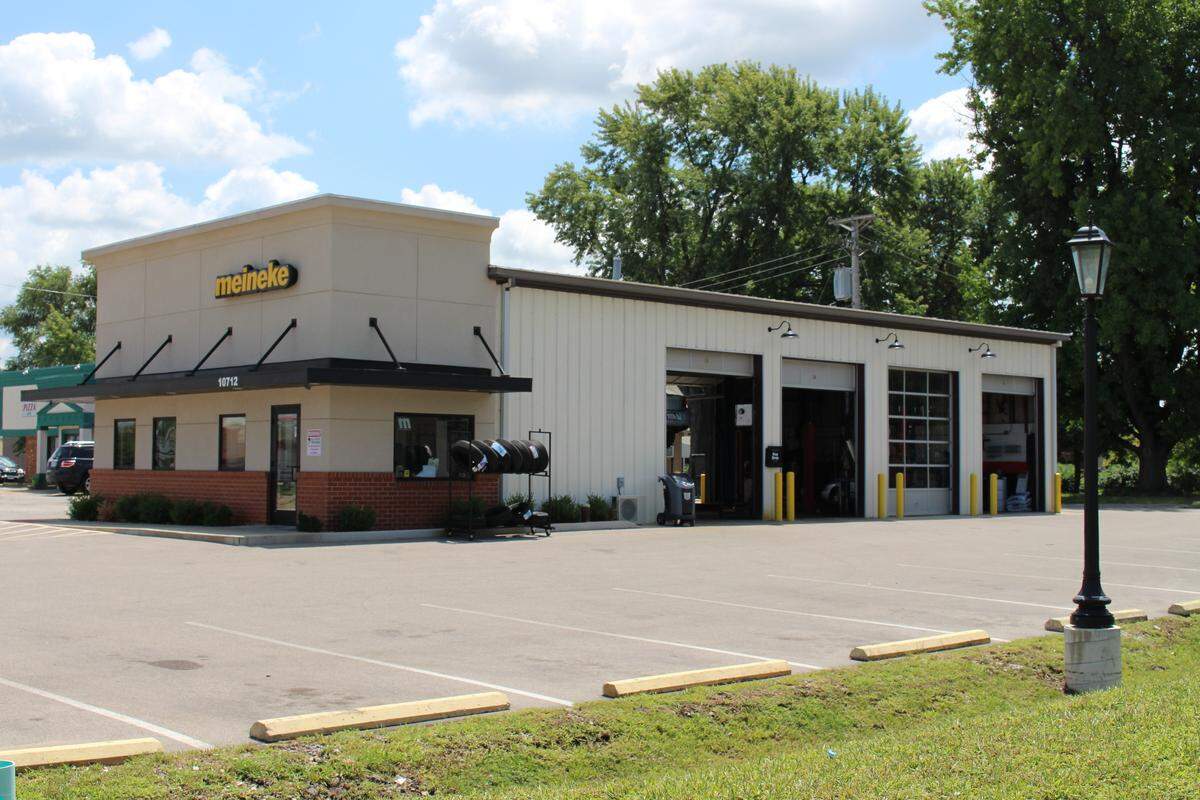 Meineke Car Care in Fairview Heights renovated its building and parking lot and installed old-fashioned street lights as part of the Lincoln Trail TIF Facade and Site Improvement Program.
