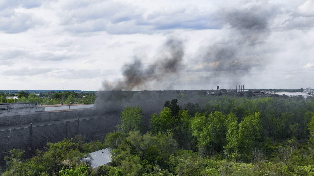 Multiple buildings at Venice IL magnesium factory on fire | Belleville ...