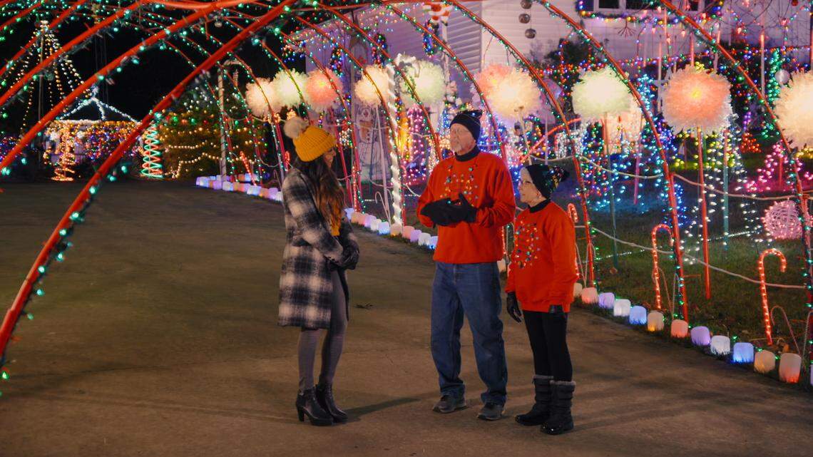 Metro-east couple decorates in recycled materials for ABC Christmas light show. See photos