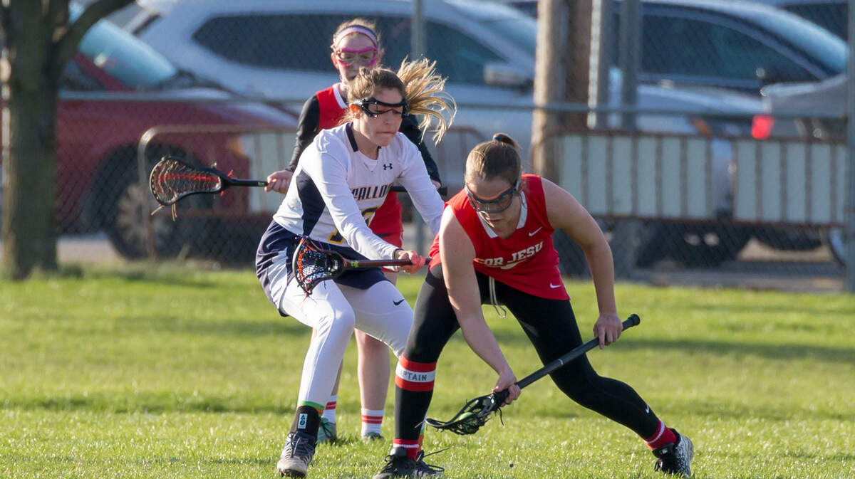Hannah Brandes (10) defends against Cor Jesu Academy.