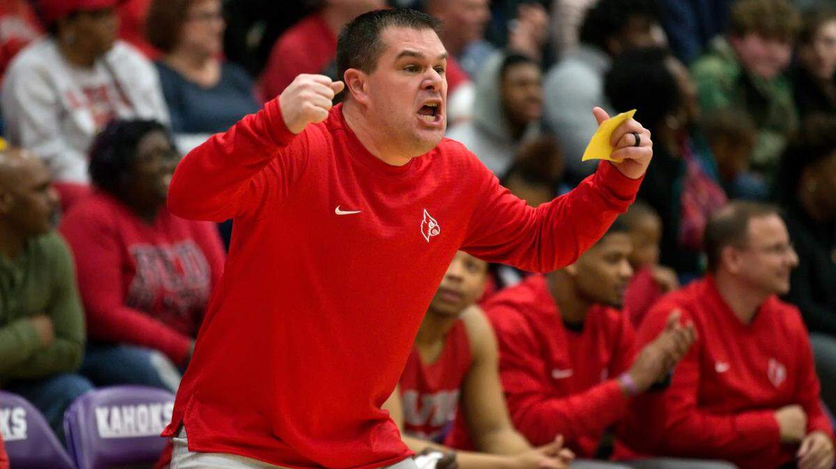 Alton head coach Eric Smith during the IHSA Regional Finals at Collinsville High School.