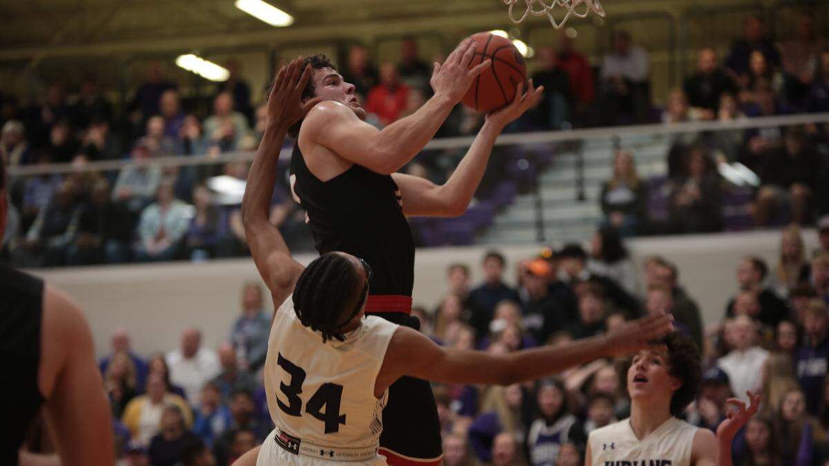 Highland’s Jack Etter goes hard to the basket as Mascoutah’s Aly Keys (34) and Shawn Weinstroer (20) defend. Weinstroer finished with a game-high 29 points to lead the Indians to victory in the class 3A sectional semifinal game. Mascoutah faces East St. Louis for the championship Friday. JUDY BECKER PHOTOGRAPHY