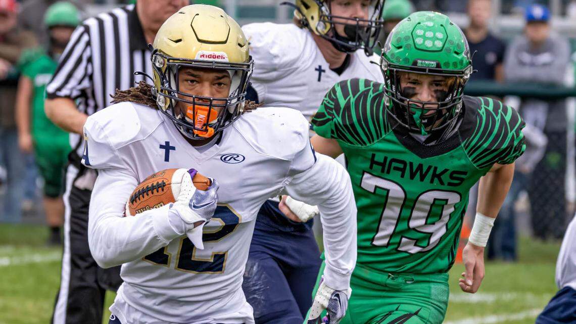 Ellington leads big-play Althoff offense into the Class 1A football quarterfinals