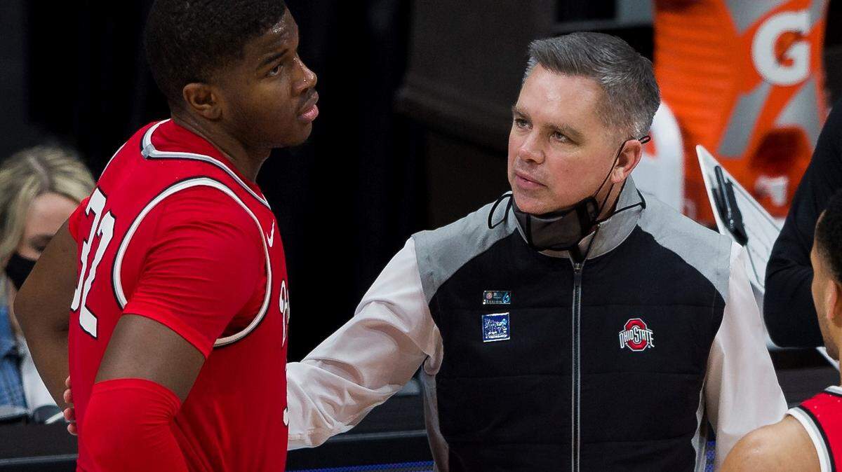 INDIANAPOLIS, IN - MARCH 13: Ohio State Buckeyes head coach Chris Holtmann talks to his team on the sidelines during the men’s Big Ten tournament college basketball game between the Michigan Wolverines and Ohio State Buckeyes on March 13, 2021, at Lucas Oil Stadium in Indianapolis, IN. (Photo by Zach Bolinger/Icon Sportswire) (Icon Sportswire via AP Images)