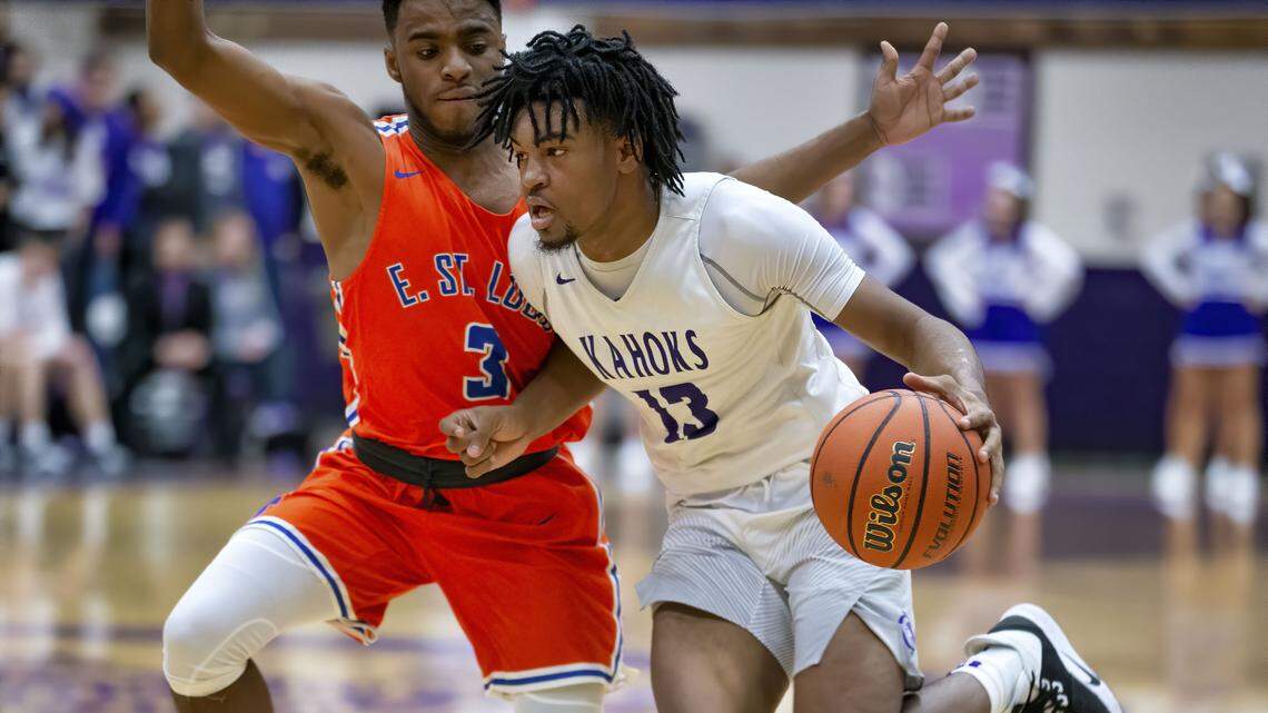 Smith, Taylor team up to lead Collinsville past East St. Louis in SWC clash