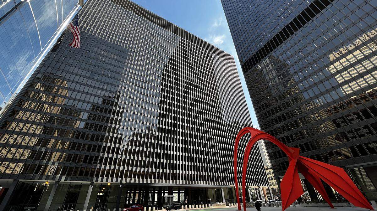 The Dirksen Federal Courthouse in Chicago, where a three-judge panel on Thursday, June 29, 2023, heard oral arguments in a group of cases challenging the constitutionality of Illinois’ and other local governments’ ban on the sale of assault weapons and high-capacity magazines.
