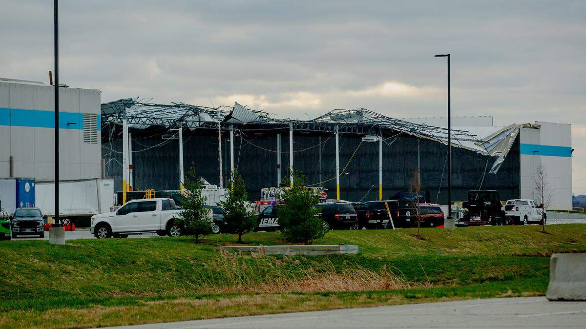 At least two dead after Amazon warehouse in Edwardsville collapses during storm