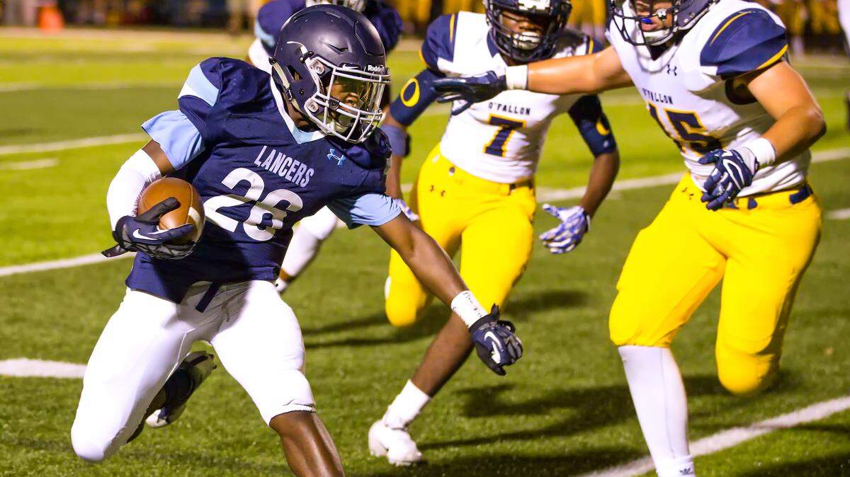  Belleville East Jaiden Harris-hemphill runs the ball against O’Fallon during Friday’s game at Belleville East High School.
 