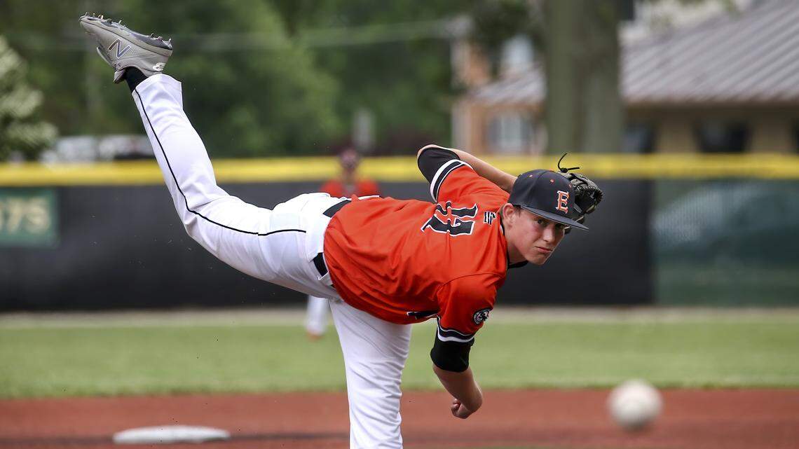 Boyer shuts down Belleville West, Edwardsville advances to sectional title game